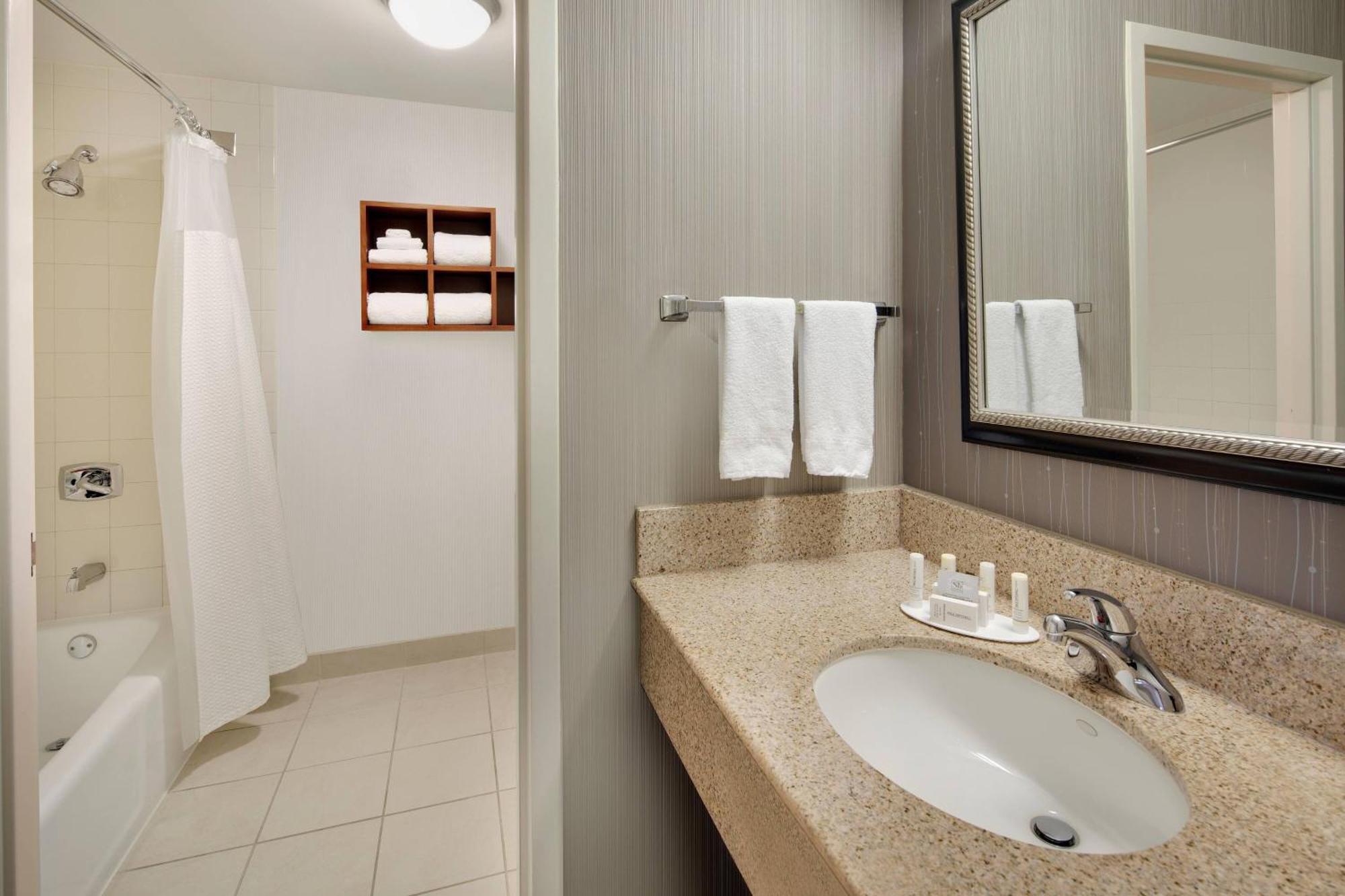 Courtyard Dallas Addison Midway Exterior foto